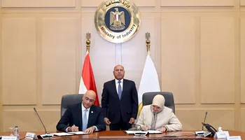 وزير الصناعه