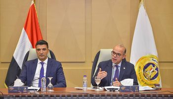  وزيرا الاستثمار والتجارة 