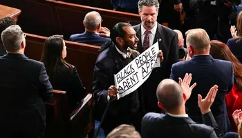 طرد نائب ديمقراطي