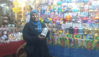 إقبال على شراء فوانيس وزينة رمضان في أولى ليالي الشهر الفضيل 