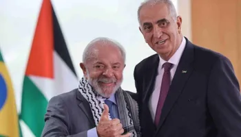 الرئيس البرازيلي يرتدي الكوفية الفلسطينية