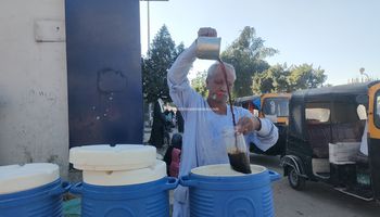 العم حسني بائع المشروبات الشعبية 