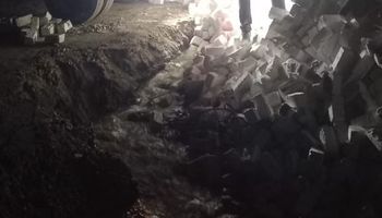 انقلاب تريلا طوب أبيض