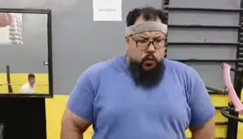 بطل العالم اثناء التدريب 