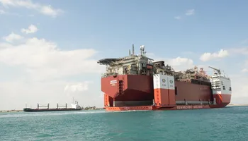 جانب من العبور بقناة السويس    