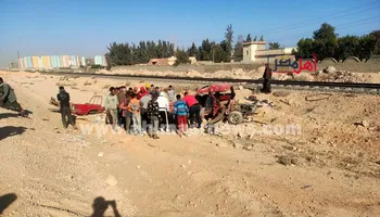 دهس القطار سيارة 