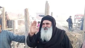 راعي كنيسة يشارك في وضع حجر الأساس لمسجد 