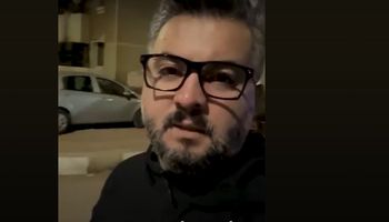 شاب سوري يودع مصر 