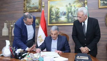 محافظ الإسماعيلية يعتمد الشهاده الاعداديه 