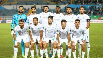 محافظ بورسعيد يهني النادي المصري وجماهيره بالصعود لدور الربع النهائي بالبطولة الكونفدرالية ويشيد بالجماهير