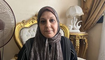 أم الدكاترة.. "الحاجة عزة" الأم المثالية بمحافظة بورسعيد: ربنا طبطب عليا وبهدي هذا التكريم للراحل زوجي