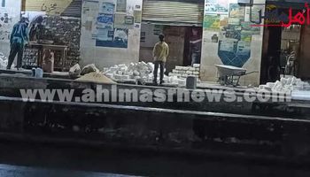 اثناء غلق ابواب المحال 