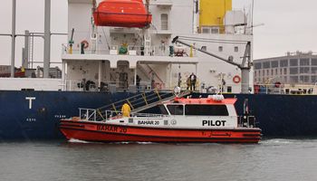  العبور بقناة السويس   