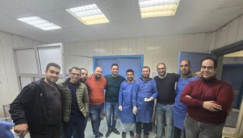 الفريق الطبي الذي أجرى العملية 