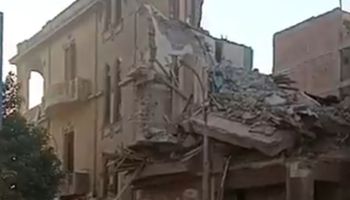 جانب من انهيار العقار