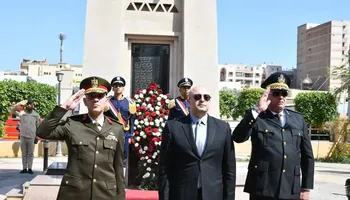 جانب من وضع الاكليل