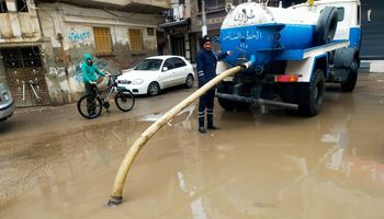 رفع مياه الأمطار من شوارع كفر الشيخ 