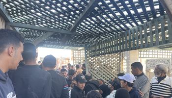 زفوه لقبره.. أهالي بورسعيد يشيعون جثمان الشاب "رجب" ضحية الشهامة: كان بيدافع عن عامل دليفري