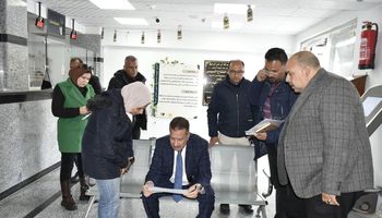 محافظ بورسعيد :  إنذارات لـ 11 ألف محل غير مرخص لسرعة التقدم بطلبات تراخيص المحال بنطاق المحافظة  