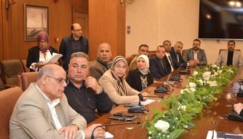 محافظ بورسعيد :  خدمة المواطن والارتقاء بمستوى الخدمات والتواجد الميداني أهم معايير تقييم القيادات التنفيذية