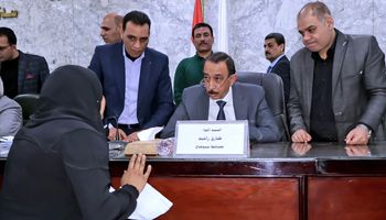 محافظ سوهاج يبحث مطالب المواطنين لحل مشكلاتهم