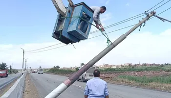 ميل أعمدة الإنارة 