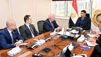 وزير الصناعة اثناء لقاءه وفد شركة "بولاريس" التركية