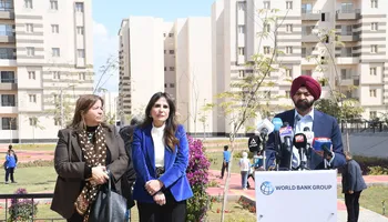 وزيرة الإسكان 