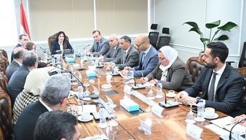 وزيرة الاسكان تبحث سبل طرح وحدات سكنية للإيجار