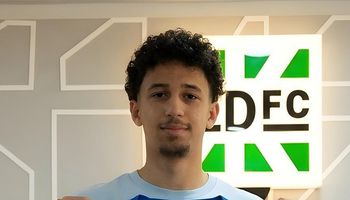 موهبة زد تحترف في إسبانيا 