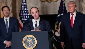 وزير البحرية الأمريكية