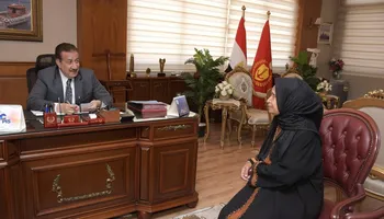 استجابة إنسانية عاجلة من محافظ بورسعيد لدعم سيدة مسنة حملت ابنها 45 عامًا من ذوي الهمم