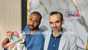 الفرحة بالمولود مع الطبيب المعالج الدكتور السيد فكري