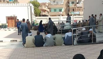 انتظار الأهالى 