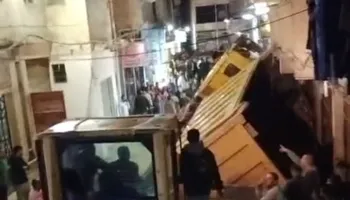 انقلاب سيارة أسفلت