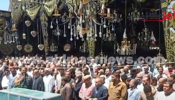 جانب من تشييع الجثمان 