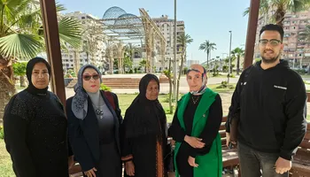 سيدة مسندة من بور سعيد