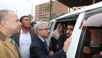 محافظ بنى سويف والمواطنين 