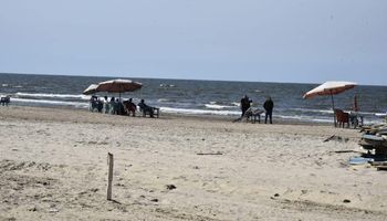 محافظ بورسعيد: انتشار 45 منقذًا بطول الشاطئ خلال الاحتفالات بأعياد الربيع