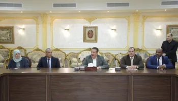 محافظ بورسعيد يواصل سلسلة لقاءاته بالمواطنين ويستقبل 44 حالة إنسانية من أبناء بورسعيد