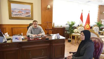 محافظ بورسعيد  يوجه الأجهزة المختصة بسرعة حل مشكلة المواطنة ناهد عبد الله " بائعة الكسكسي " 