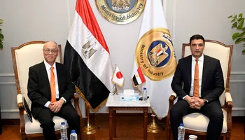وزير الصناعة والسفير اليابانى