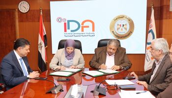 اثناء توقيع بروتوكول التعاون مع شركة الصرف الصحي بالقاهرة الكبرى
