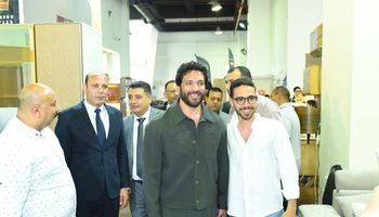 الفنان حسن الرداد يزور معرض أوكازيون دمياط للأثاث