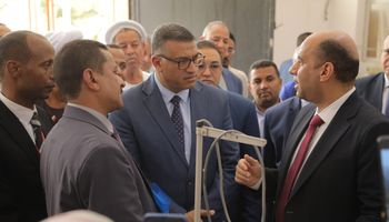 وزير العمل بقنا