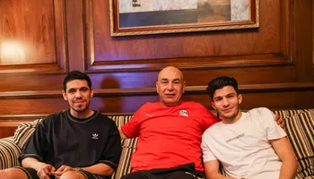 حسام حسن مع إسلام عيسى ومحمد حمدي