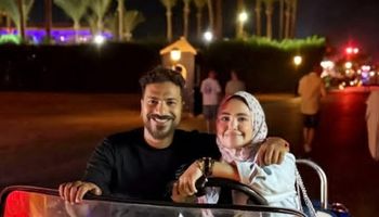 مصطفى أبو سريع وزوجته 