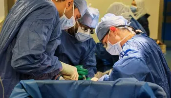 أثناء إجراء العملية الجراحية 