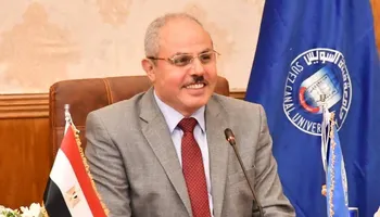 الاستاذ الدكتور ناصر مندور رئيس جامعة قناة السويس    
