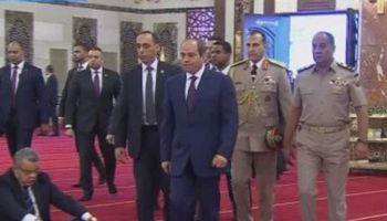 الرئيس السيسي يؤدي صلا العيد
